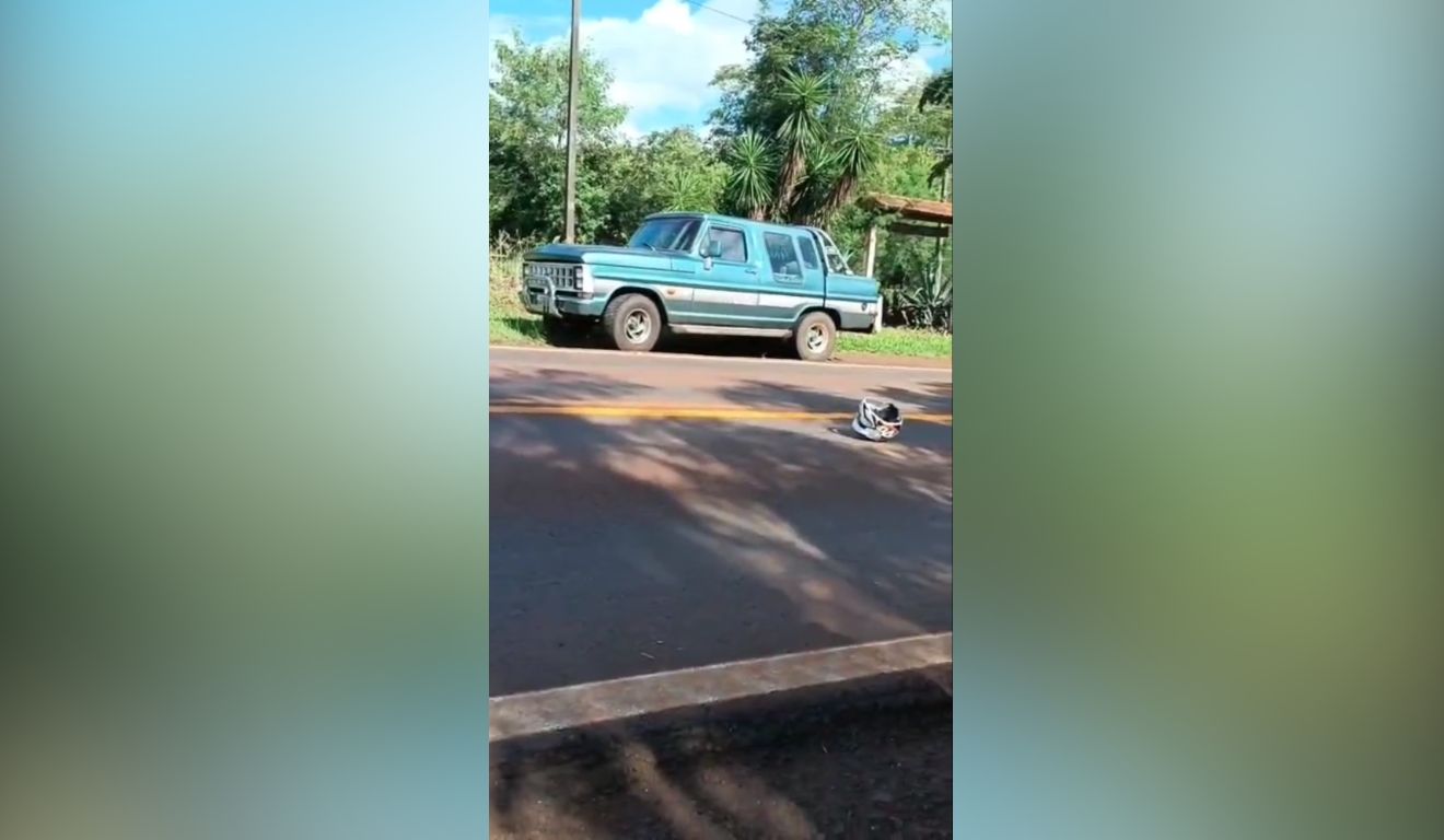Motociclista acerta caminhonete parada em rodovia e é atropelado no Paraná