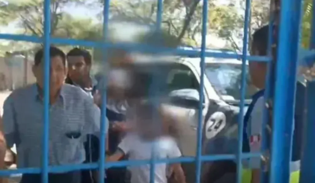 Intoxicação alimentar atinge mais de 80 crianças em escola de Piura, no Peru. Autoridades investigam causa do surto, que levou 30 alunos ao hospital.