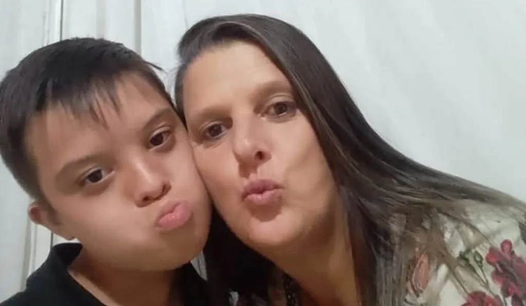 Mãe e filho morreram após carro ser atingido durante conversão