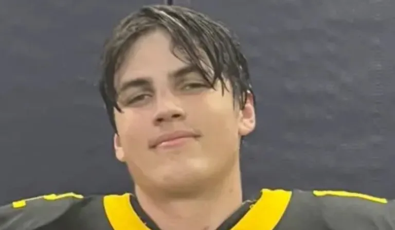 Promessa do futebol americano é esfaqueado no coração e morre nos braços do irmão