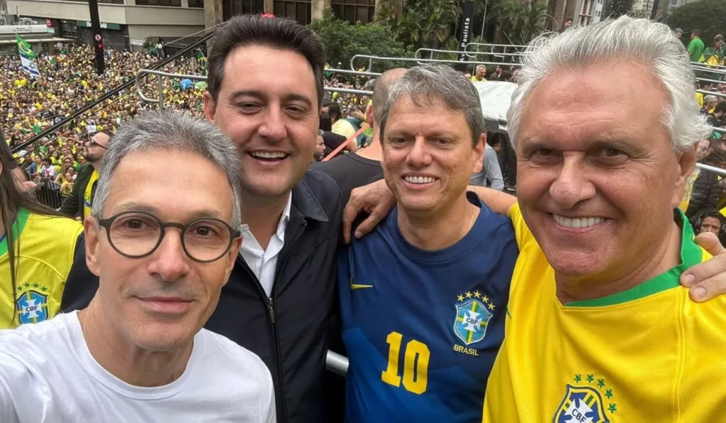 Governadores em ato pela anistia em São Paulo