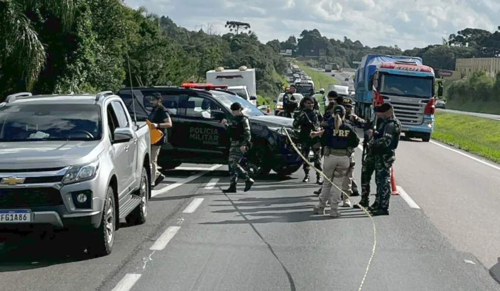suspeito que dirigia caminhonete roubada em Maringá morre em confronto coma Rone na BR-277, em Campo Largo