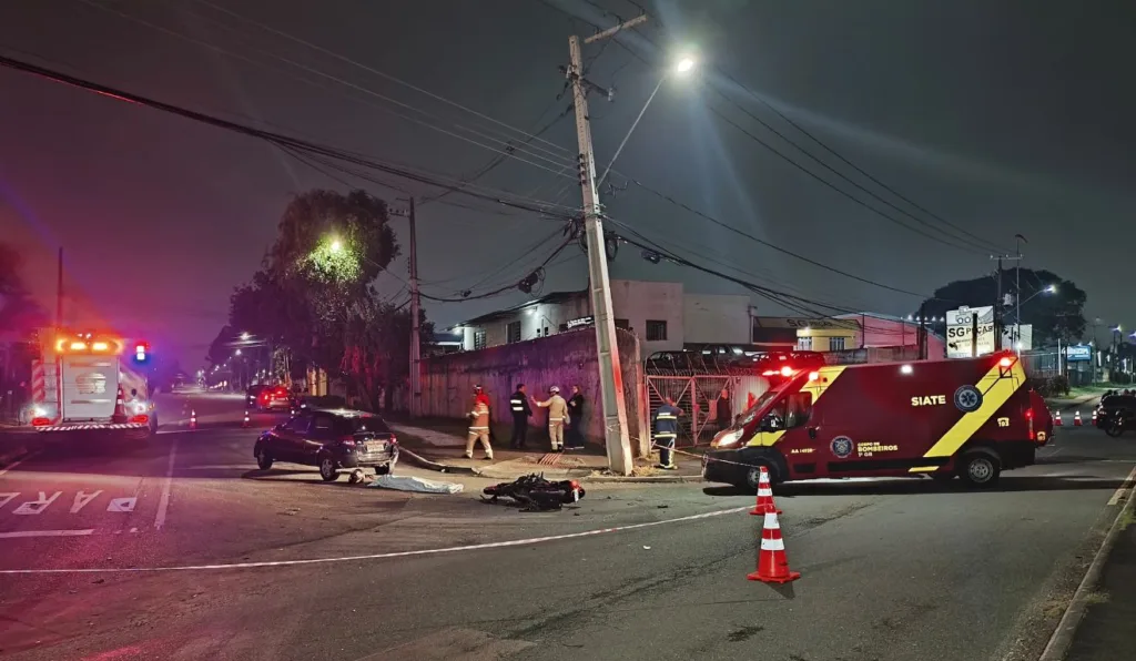 Motociclista morto após colidir com carro e ser atropelado em Curitiba