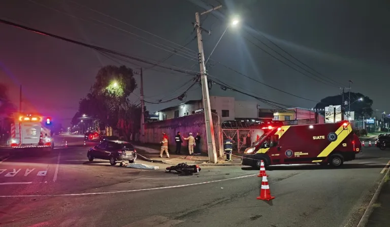 Motociclista morto após colidir com carro e ser atropelado em Curitiba