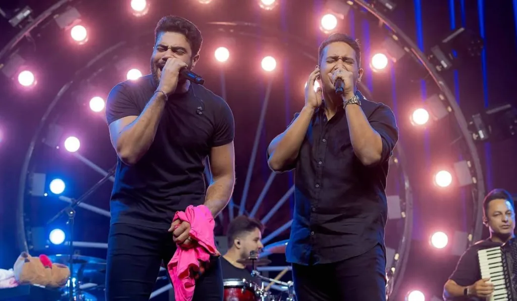 Dupla Henrique e Juliano prepara show com convidados em Curitiba