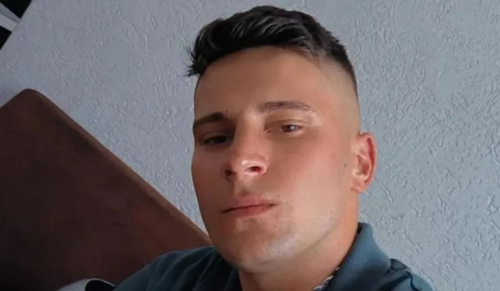 foto de um homem com camisa verde. empresário foi morto dentro de casa