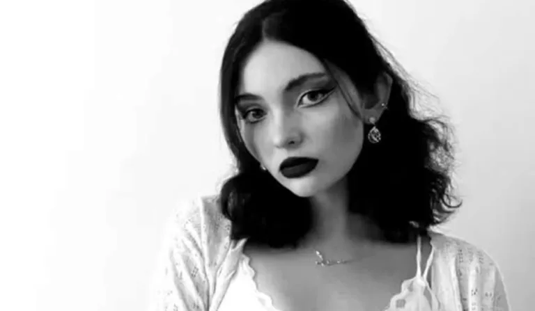 A estudante Alexandra Săsărman, de 22 anos