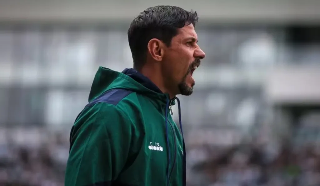 Moisés Moura não é mais técnico do sub-20 do Coritiba.