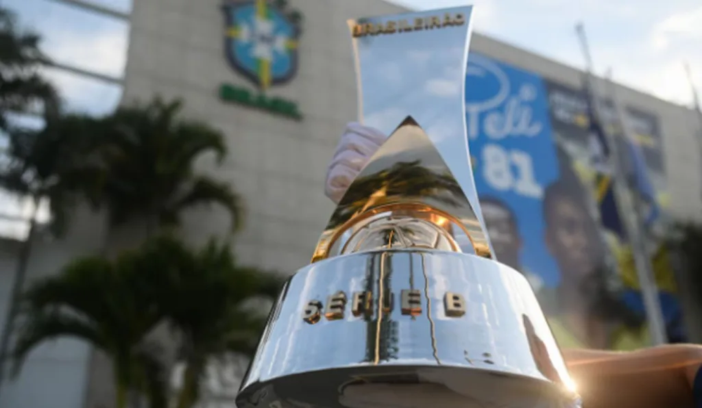 Taça da Série B que será entregue ao campeão