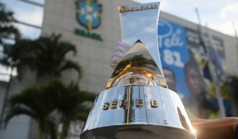 Taça da Série B que será entregue ao campeão