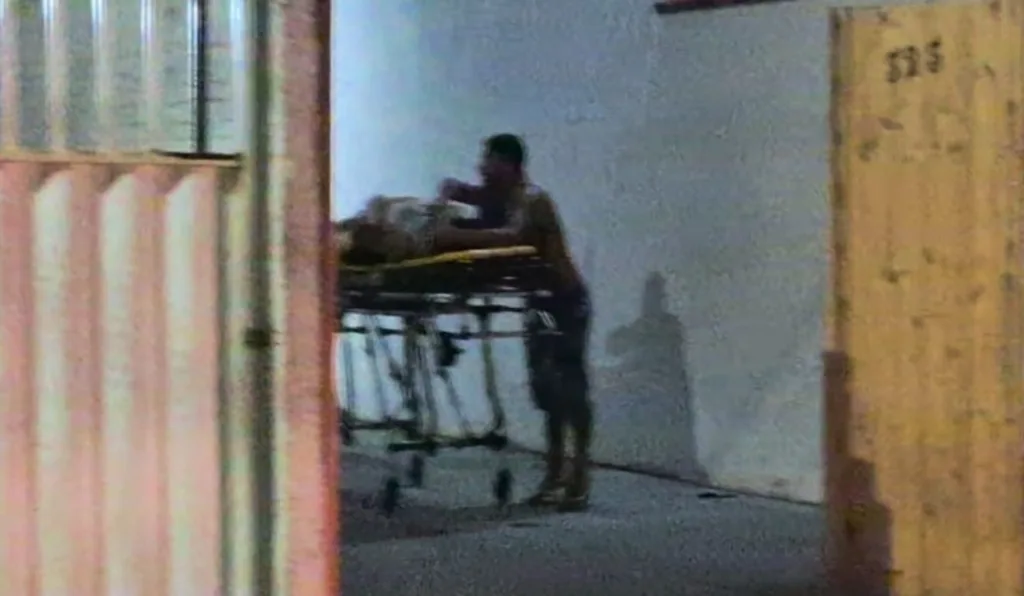 Marido suspeito de matar esposa acompanhou socorro médico antes de fugir