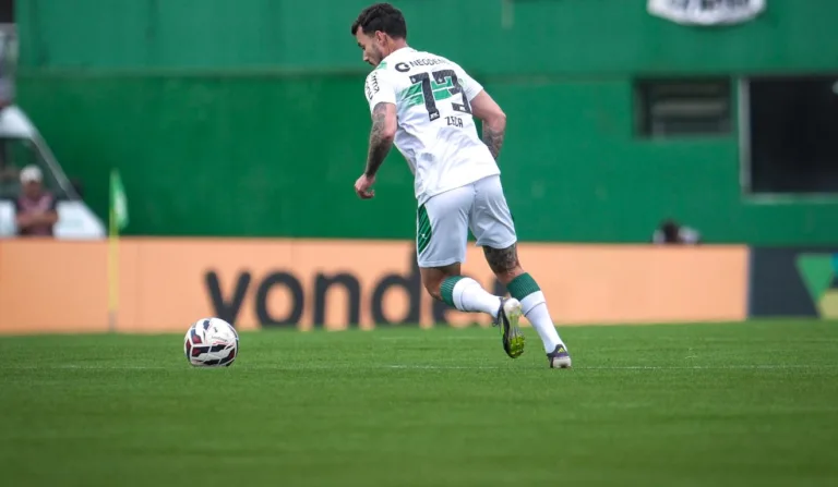 Gramado sintético da Arena Condá foi inaugurado no jogo do Coritiba.