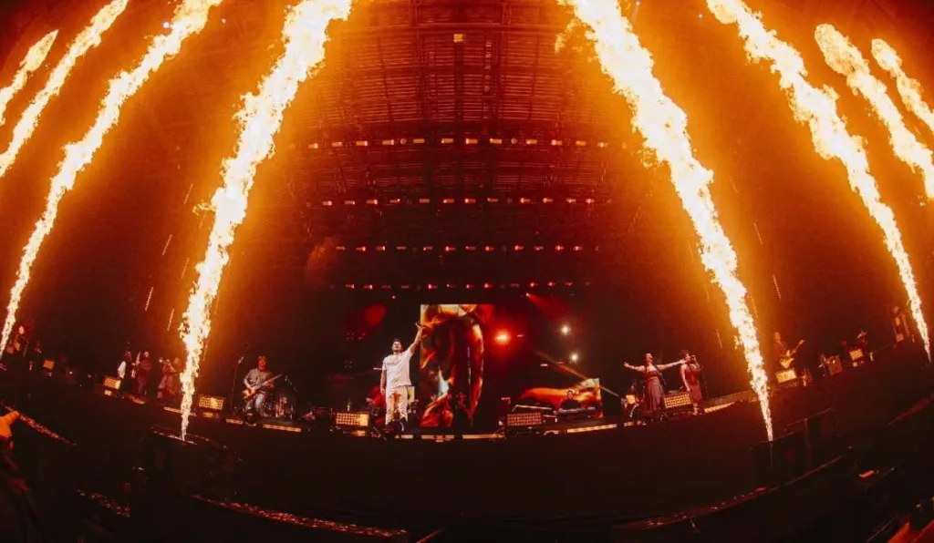 Natiruts em Curitiba durante turnê de despedida em 2024 