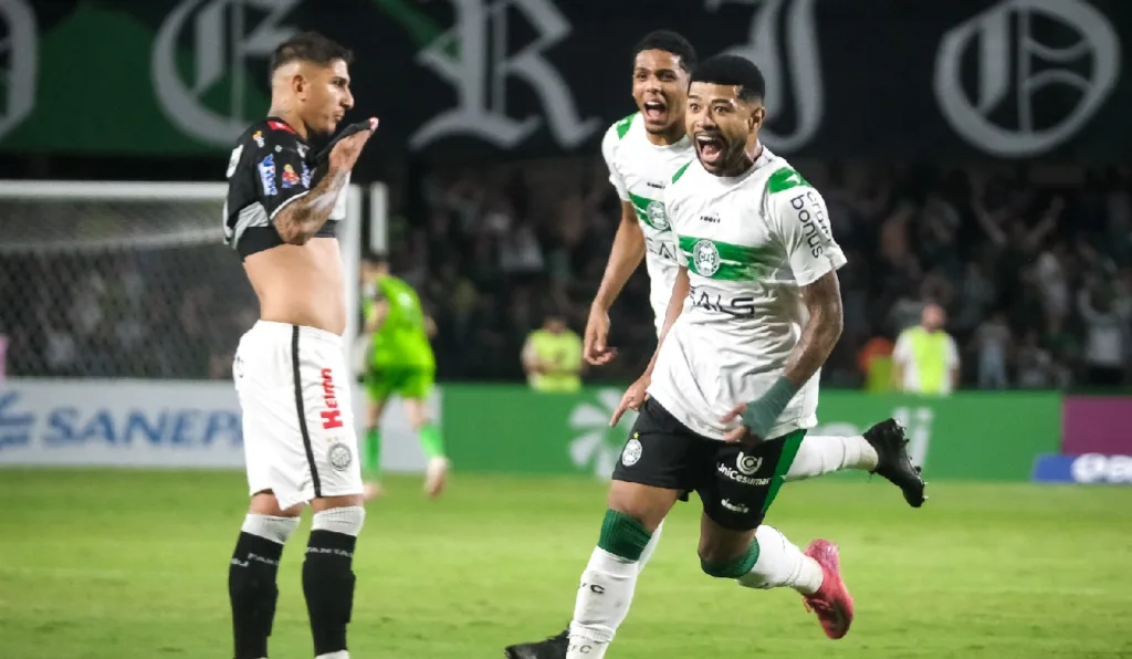 Lance de Coritiba x Operário, pelo Paranaense 2025