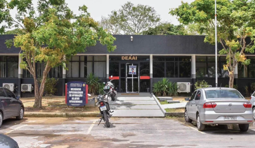 Adolescente é suspeito de abusar e produzir pornografia com a irmã de seis anos