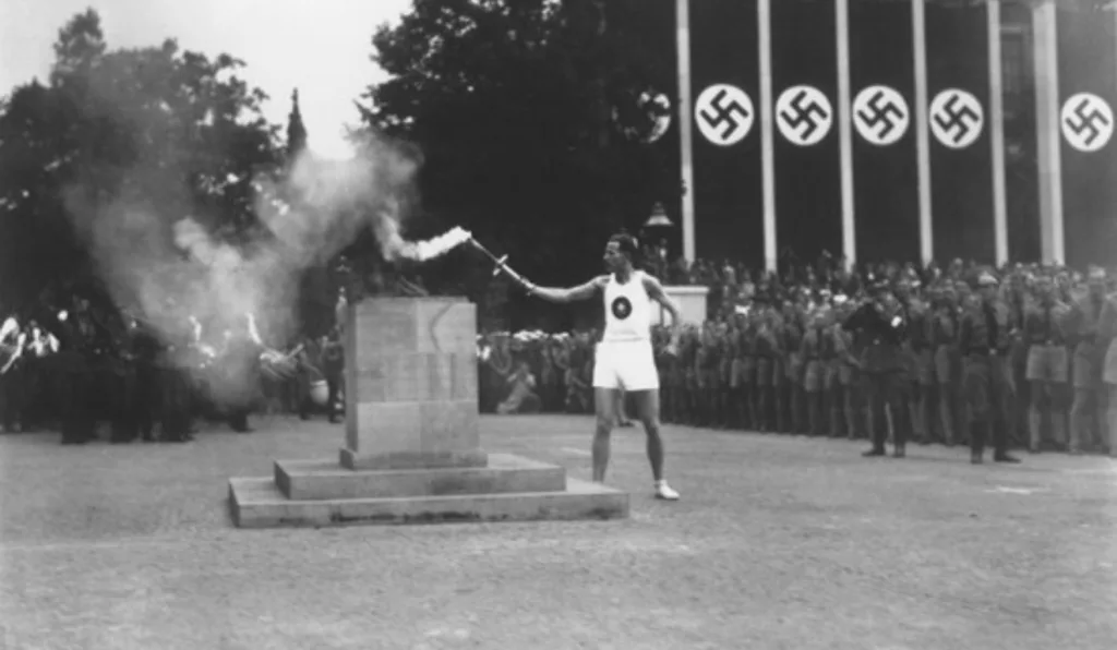 Tocha olímpica acesa em Berlim em 1936