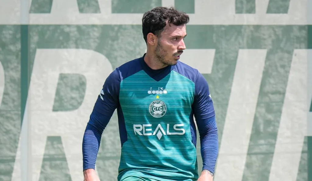 Zeca, lateral do Coritiba.