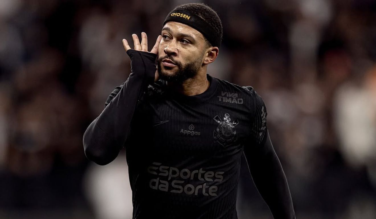 Memphis fez bonito gol contra a equipe do Vasco no Brasileirão