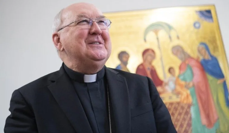 Kevin Farrell é camerlengo do Vaticano e assume no lugar do papa Francisco