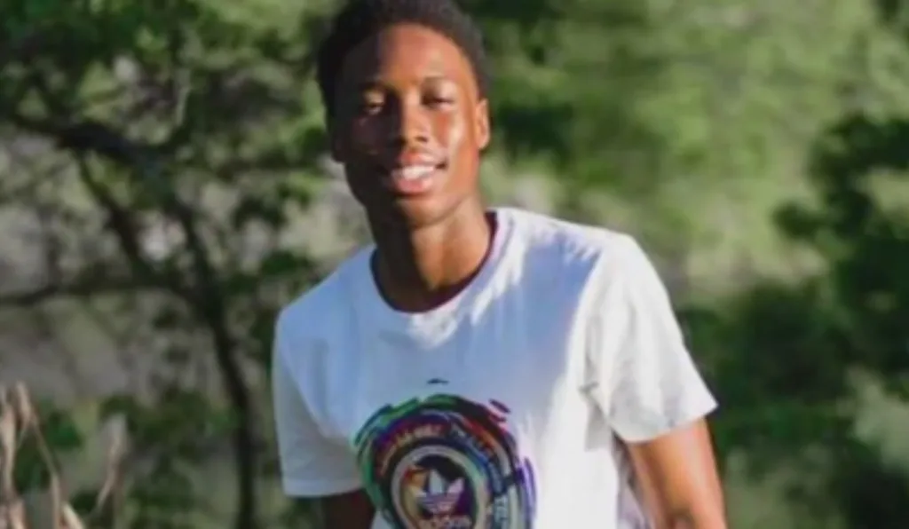 Dinari McAlmont foi encontrado morto em uma praia em Paradise Island, nas Bahamas, em 5 de abril de 2025.