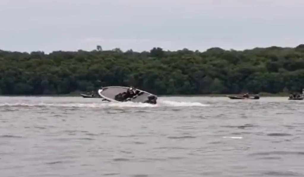 Vídeo registrado por popular mostra local onde aconteceu acidente com lanchas 