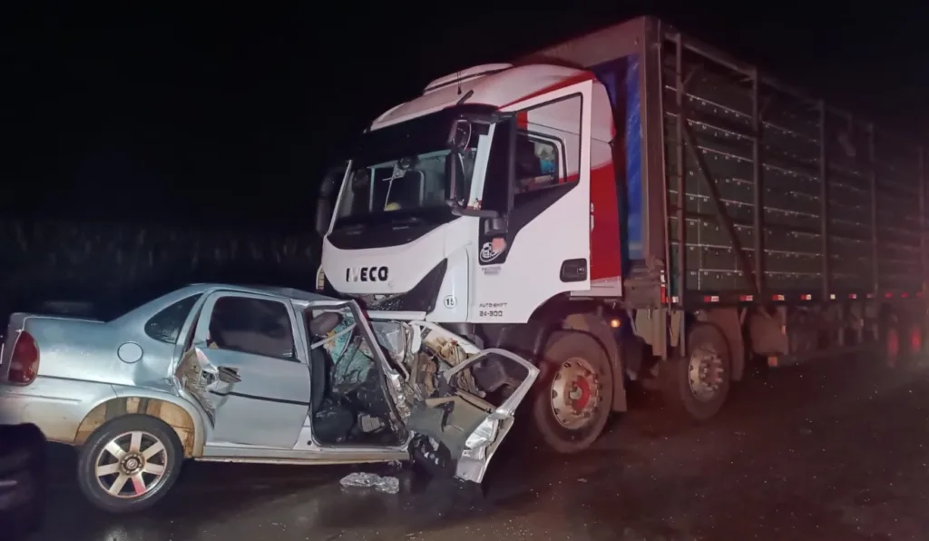 homem morre após bater seu carro contra caminhão na PR-467, em Marechal Cândido Rondon