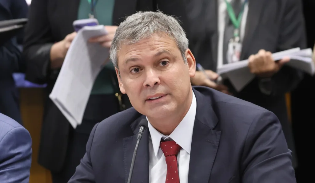 Deputado federal Lindbergh Farias (PT-RJ) em reunião de comissão na Câmara dos Deputados