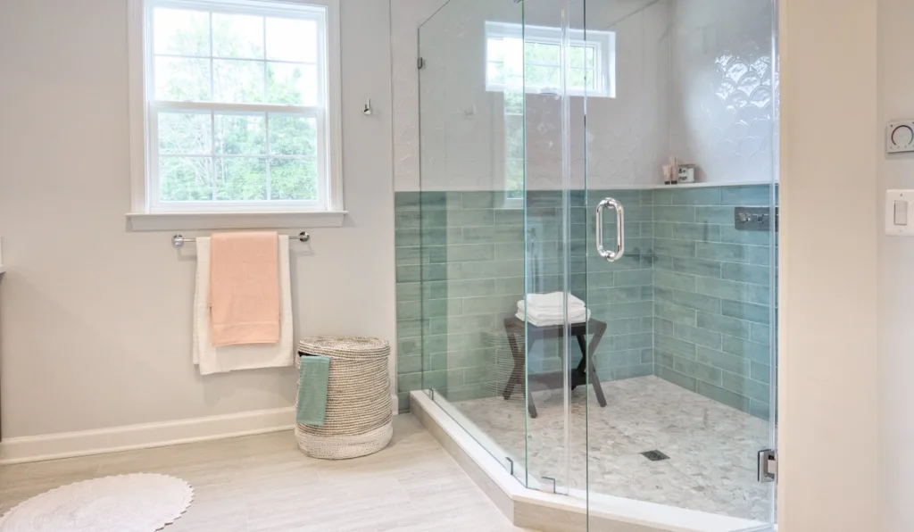 banheiro limpo com saúde e higiene 