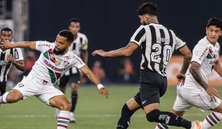 Botafogo recebe o Fluminense e precisa de uma vitória para afastar a crise