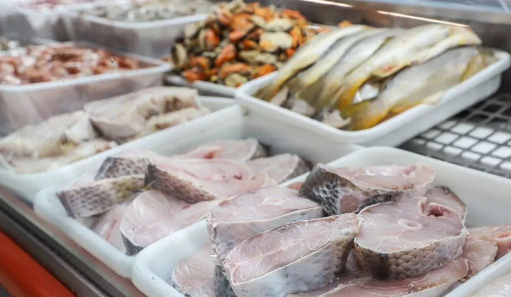 Curitiba tem 13 pontos temporários de venda para garantir o peixe da Páscoa 