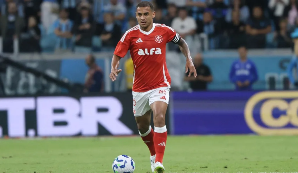 Alan Patrick é o principal destaque do Internacional desde sua chegada ao clube