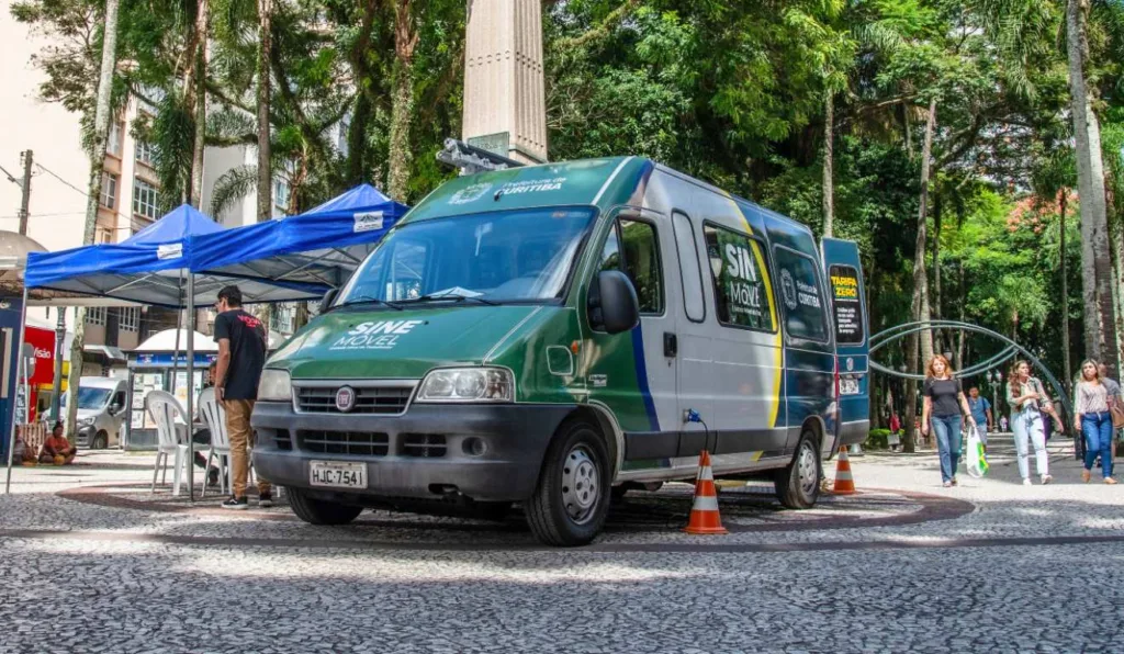 unidade do Sine móvel na Praça Osório