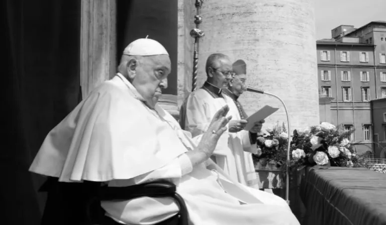 Papa Francisco no domingo de Páscoa, um dia antes de sua morte
