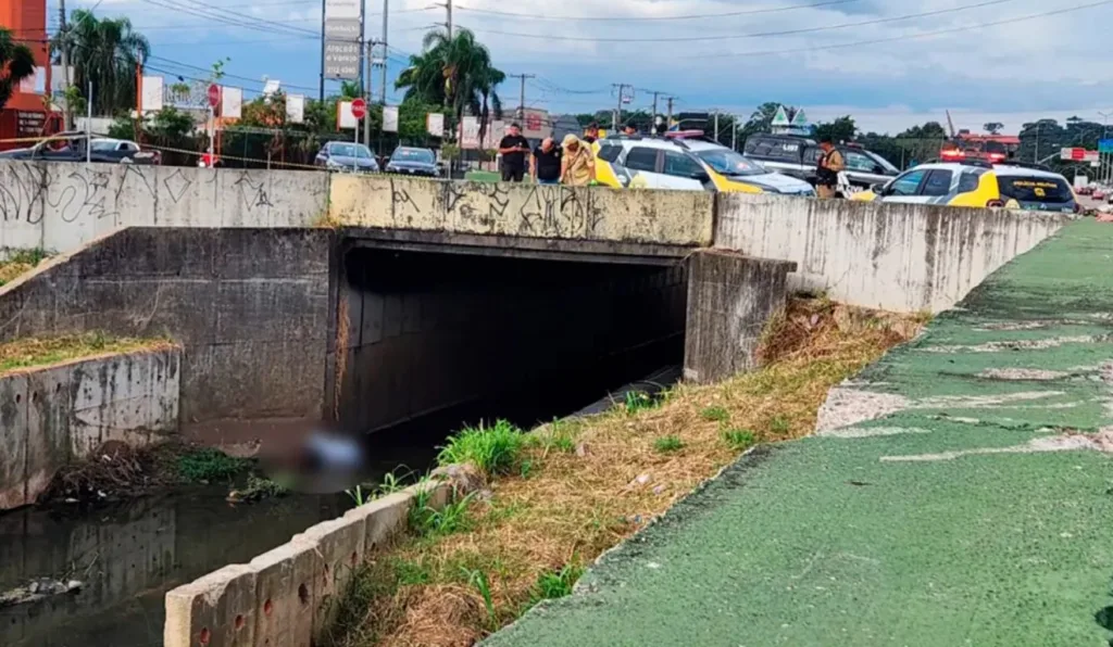 Homem é espancado até a morte e tem corpo de jogado de ponte em Curitiba
