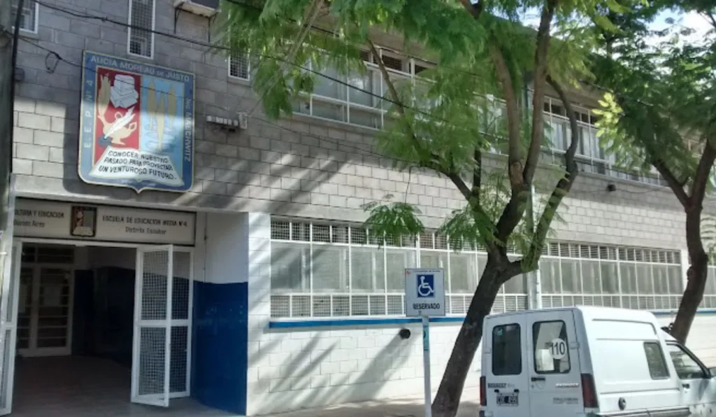 Estudantes são descobertos ao planejarem ataque a tiros em escola; veja mensagens