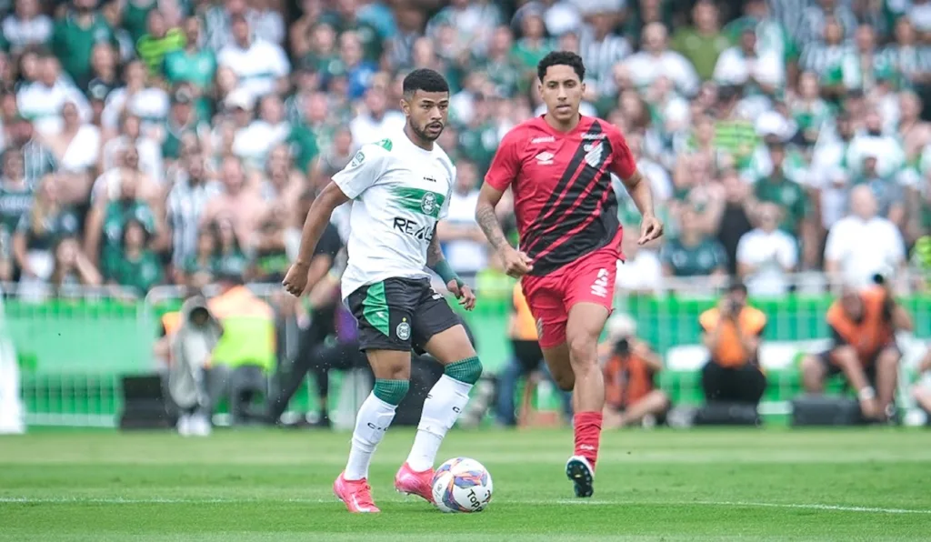 Athletico e Coritiba chegam como os maiores clubes da Série B