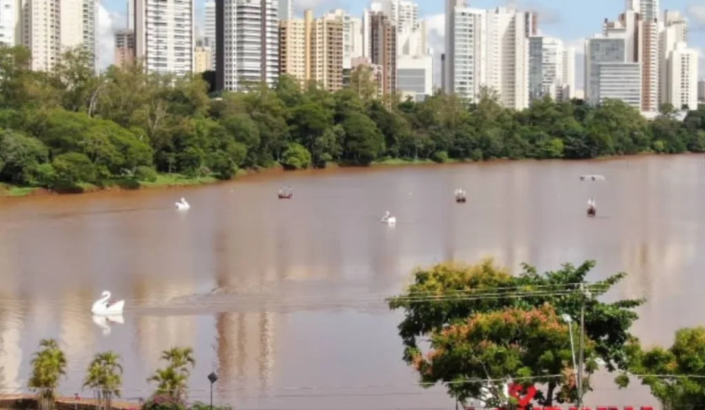 lago igapó em Londrina onde o pai ameaçou o filho de sete anos