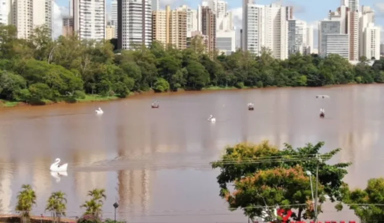 lago igapó em Londrina onde o pai ameaçou o filho de sete anos