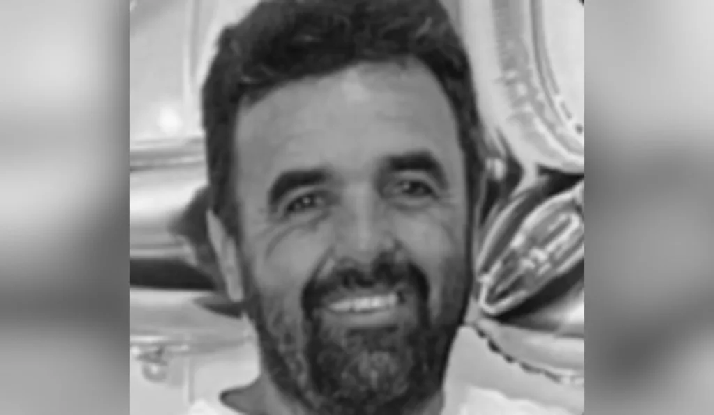 foto em preto e branco de um homem com barba. o homem era motoboy