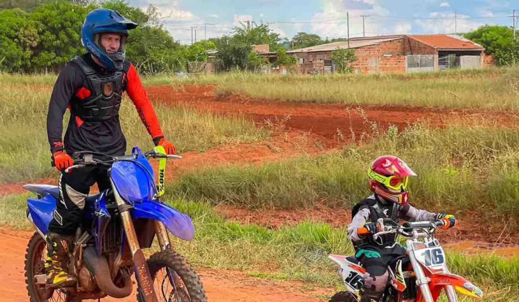 Filho de Eduardo completou 7 anos no dia 16 de março