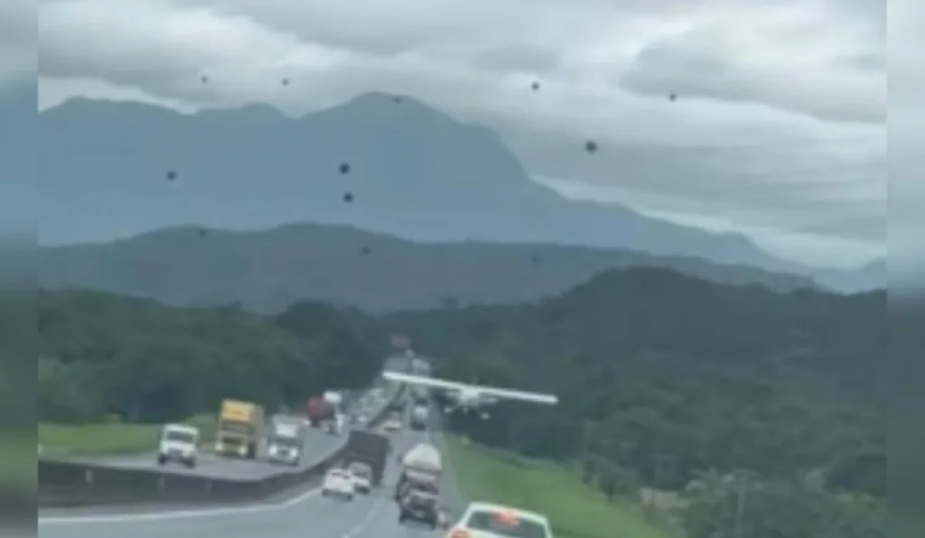 avião faz pouso forçado na br