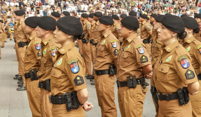 formatura de soldados da PMPR