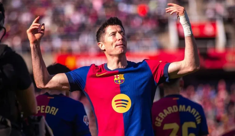 O centroavante Lewandowski é um dos destaques do time espanhol