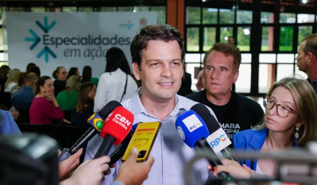 Prefeitura de Curitiba lança programa que promete ampliar acesso e consultas no SUS