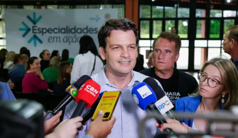 Prefeitura de Curitiba lança programa que promete ampliar acesso e consultas no SUS