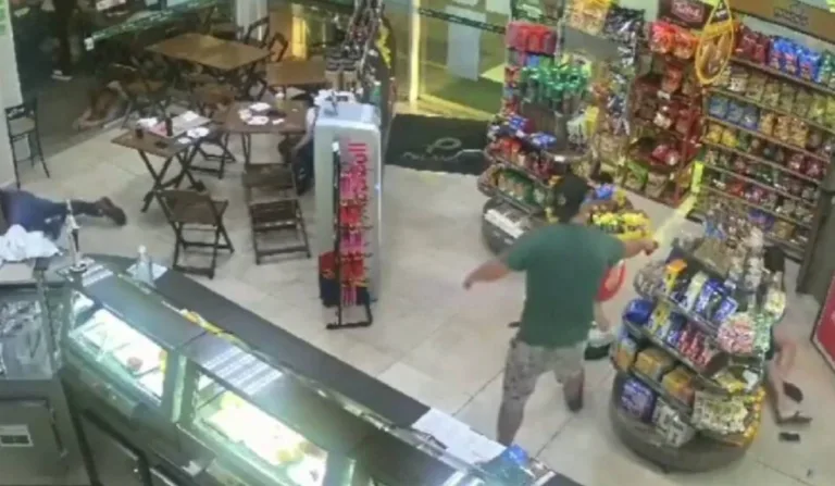 Policial federal é acusado de disparar contra clientes em um posto de combustíveis; uma pessoa morreu