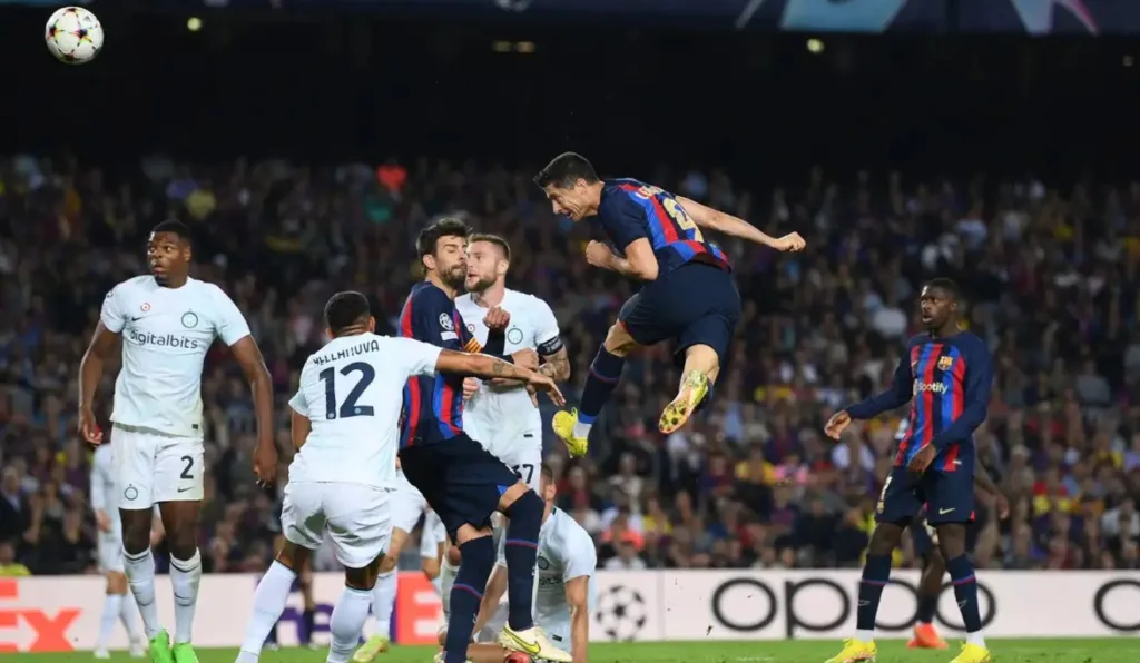 Lewandowiski marcou duas vezes contra a Inter na Champions de 2022