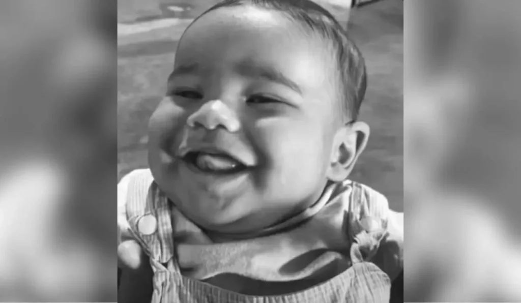 O bebê que foi atropelado sorrindo