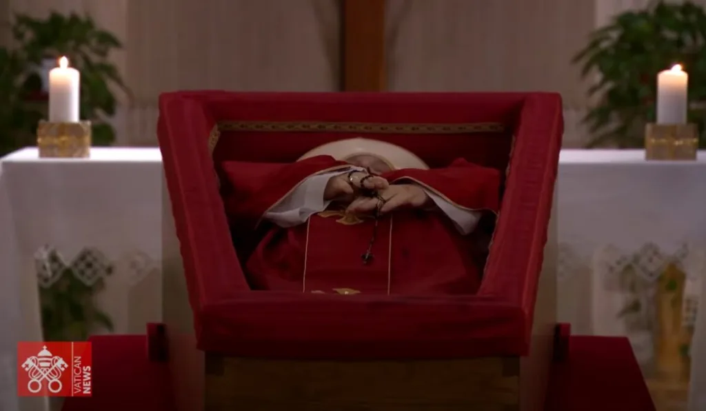 Pontífice solicitou uma cerimônia mais simples 