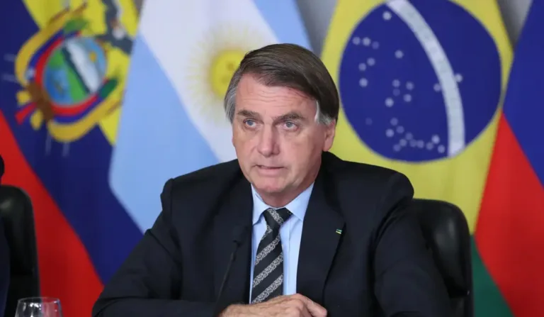 Bolsonaro elogia Ratinho Jr e brinca sobre convite para o PL: “Sempre gostei dele”